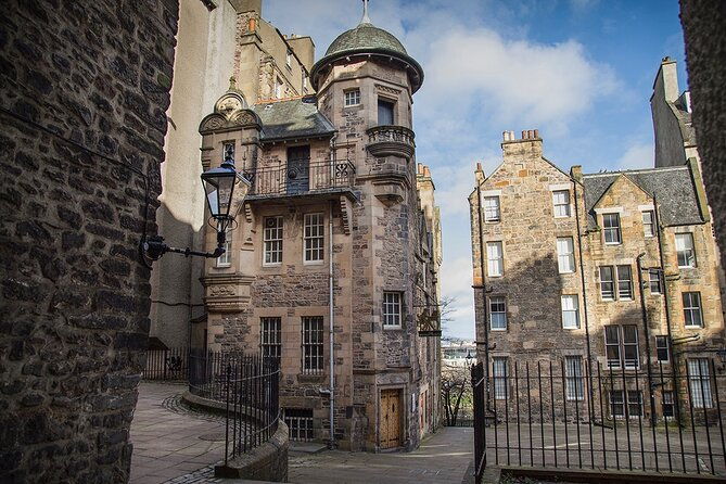 edinburgh-castle-royal-mile-walking-tour-ticket-included