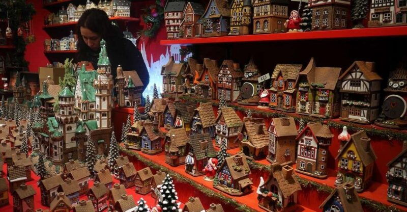 edinburgh-christmas-walking-tour-with-gingerbread-treat