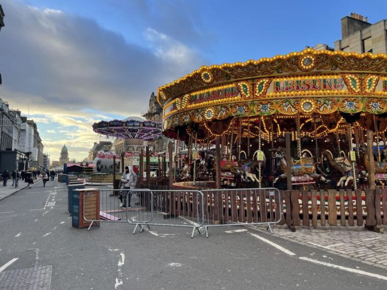 edinburgh-christmas-walking-tour-with-gingerbread-treat