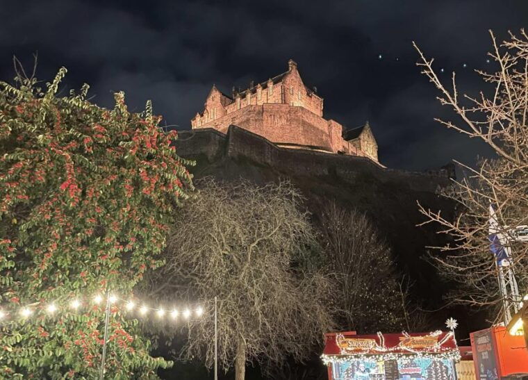 edinburgh-christmas-walking-tour-with-gingerbread-treat