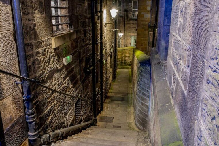 edinburgh-dark-secrets-of-the-old-town-ghost-walking-tour