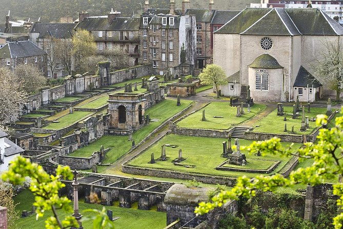 edinburgh-darkside-walking-tour-mysteries-murder-and-legends