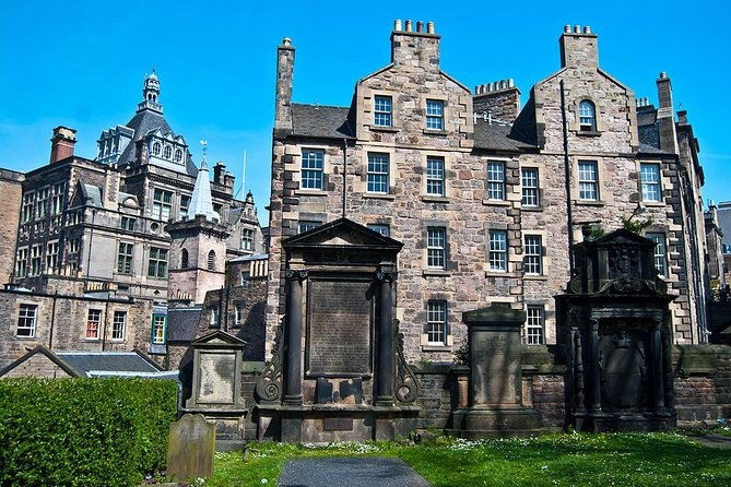 edinburgh-darkside-walking-tour-mysteries-murder-and-legends