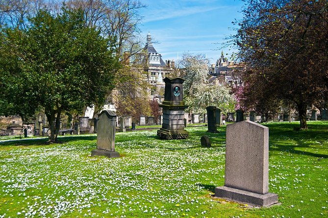 edinburgh-darkside-walking-tour-mysteries-murder-and-legends