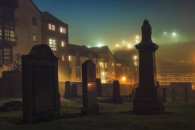 edinburgh-darkside-walking-tour-mysteries-murder-and-legends