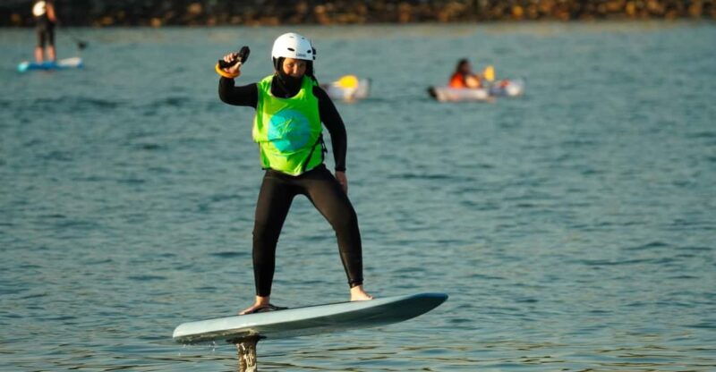 edinburgh-fly-over-water-on-an-electric-hydrofoil-surfboard