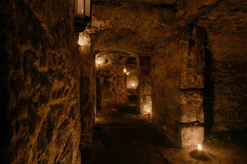 edinburgh-ghostly-underground-vaults-small-group-tour