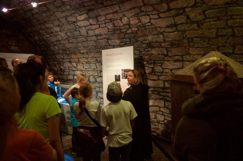 edinburgh-ghostly-underground-vaults-small-group-tour