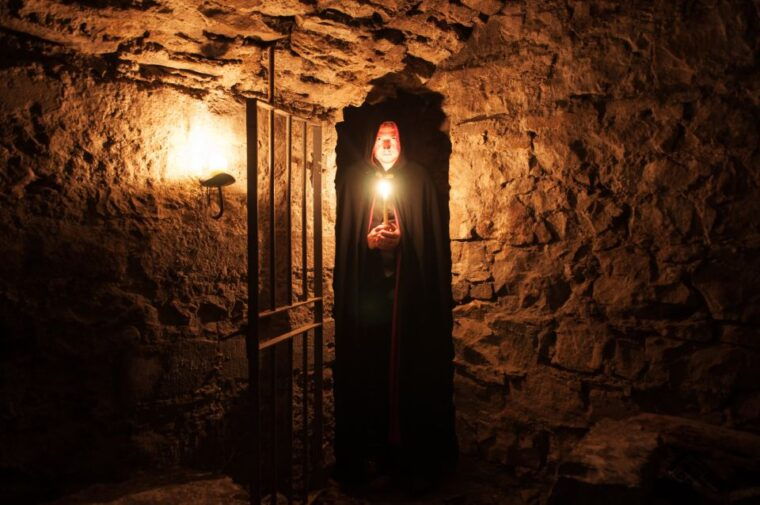 edinburgh-ghostly-underground-vaults-small-group-tour