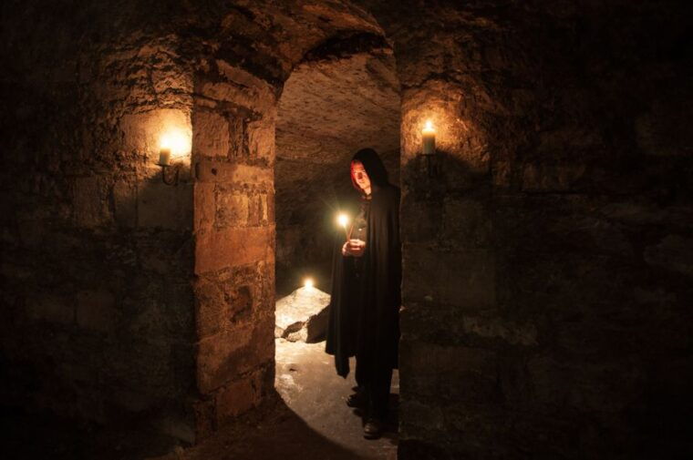 edinburgh-ghostly-underground-vaults-small-group-tour