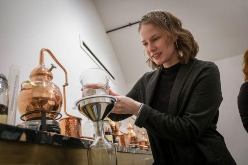 edinburgh-gin-distillery-gin-making-experience