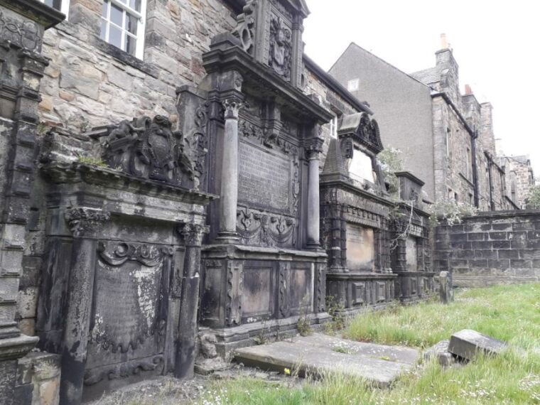 edinburgh-greyfriars-kirkyard-tour
