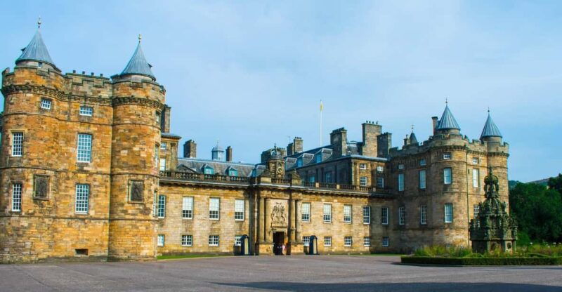 edinburgh-harry-potter-tour-palace-of-holyrood-entry
