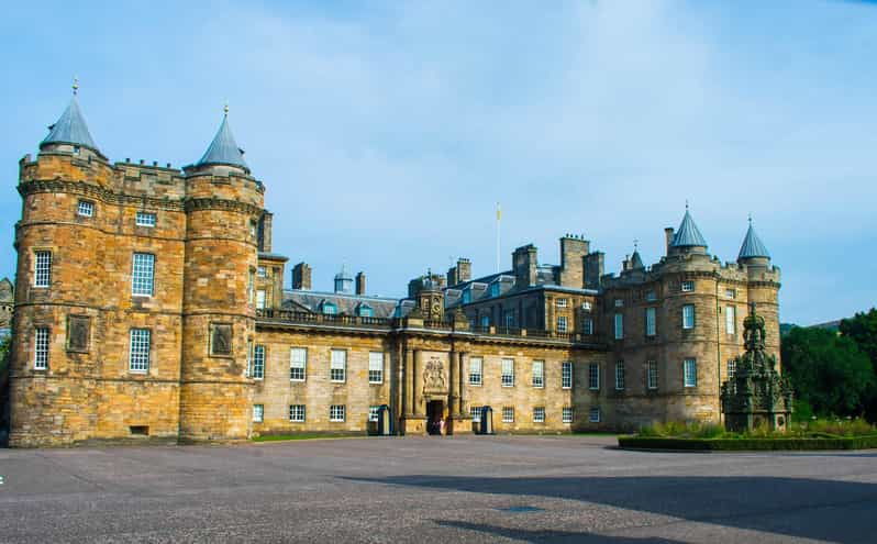 edinburgh-harry-potter-tour-palace-of-holyrood-entry