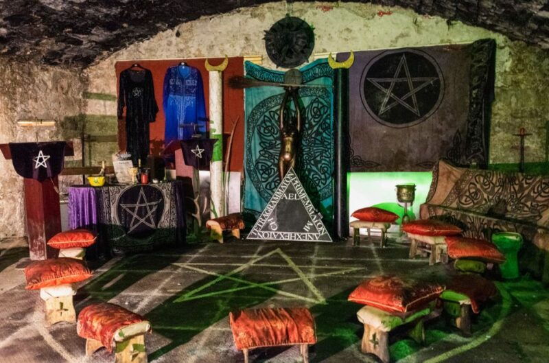 edinburgh-haunted-underground-vaults-and-graveyard-tour
