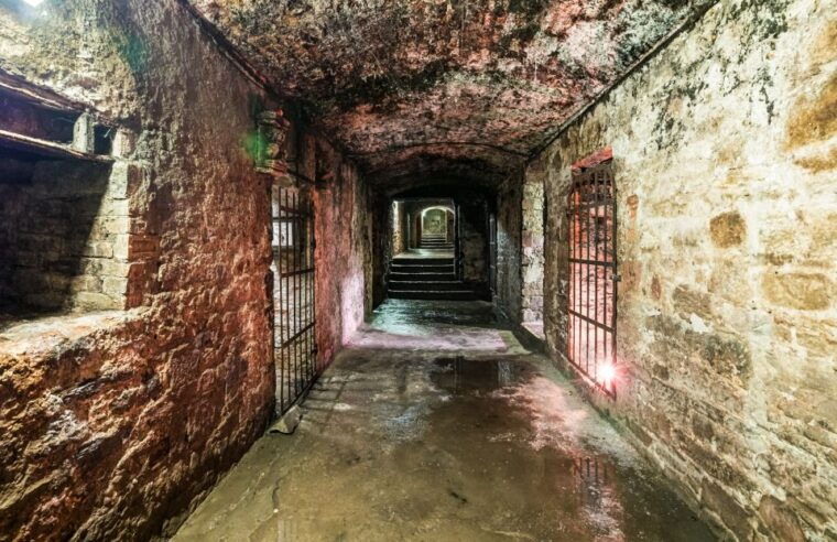 edinburgh-haunted-underground-vaults-and-graveyard-tour