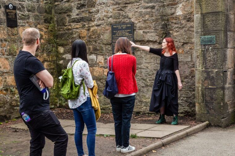 edinburgh-haunted-underground-vaults-and-graveyard-tour
