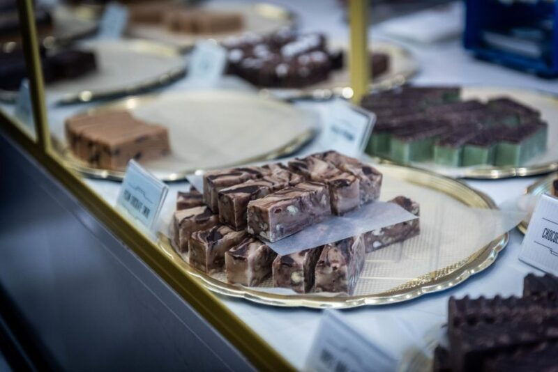 edinburgh-historical-gems-tour-a-taste-of-scottish-fudge-2