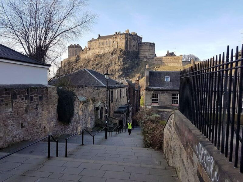 edinburgh-history-lovers-old-town-walking-tour-2