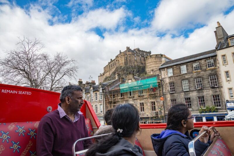 edinburgh-hop-on-hop-off-bus-pass-with-3-city-tours