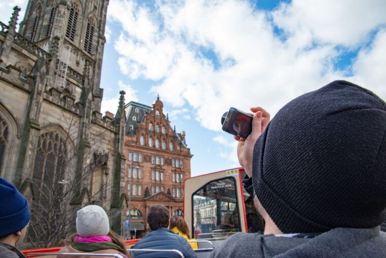edinburgh-hop-on-hop-off-bus-pass-with-3-city-tours