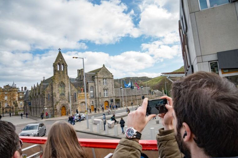 edinburgh-hop-on-hop-off-bus-pass-with-3-city-tours