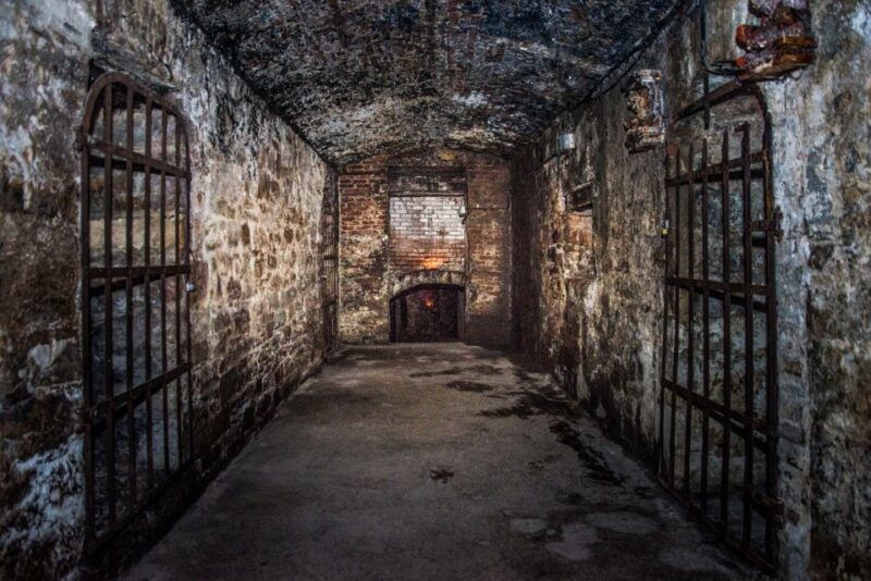 edinburgh-late-night-underground-vaults-terror-tour