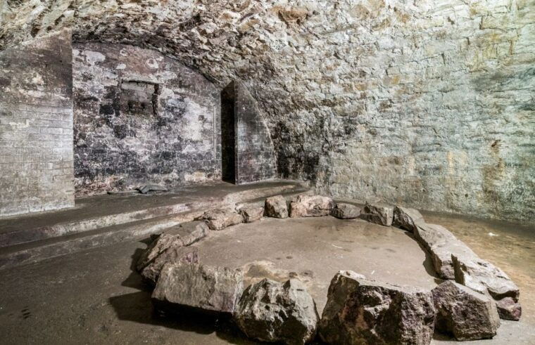 edinburgh-late-night-underground-vaults-terror-tour