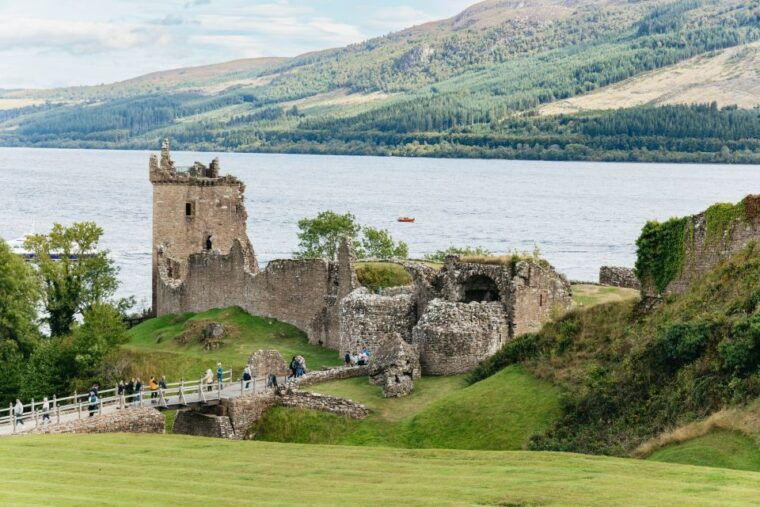 edinburgh-loch-ness-glencoe-coos-the-highlands-day-tour