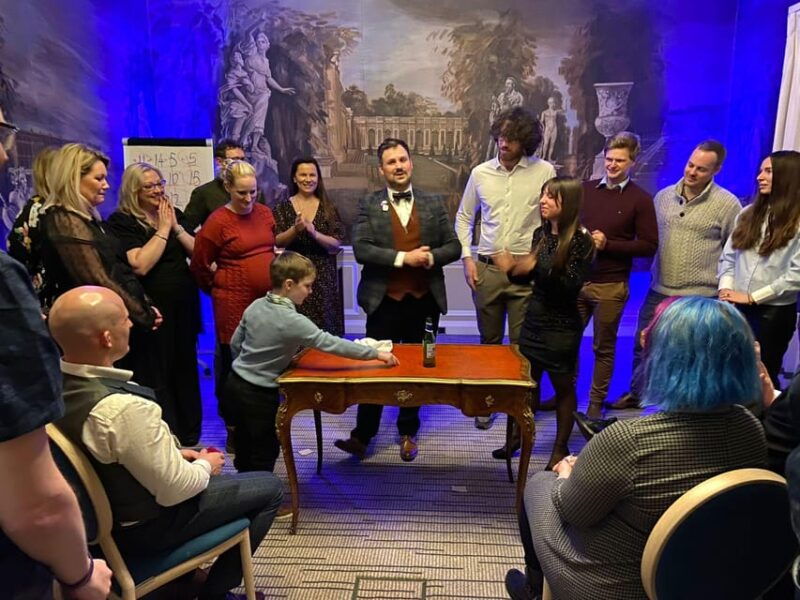 edinburgh-magic-show-with-famous-magician-in-luxury-hotel