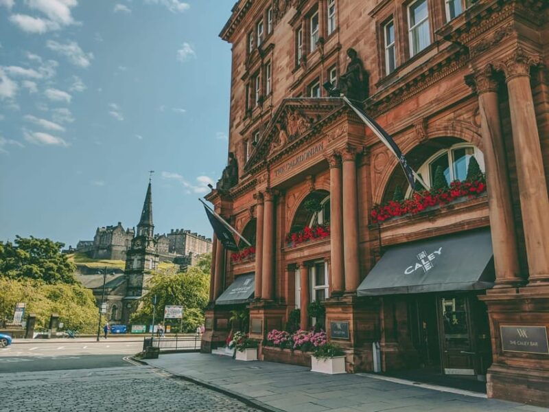 edinburgh-magic-show-with-famous-magician-in-luxury-hotel