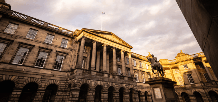 edinburgh-old-town-walking-tour-with-an-app