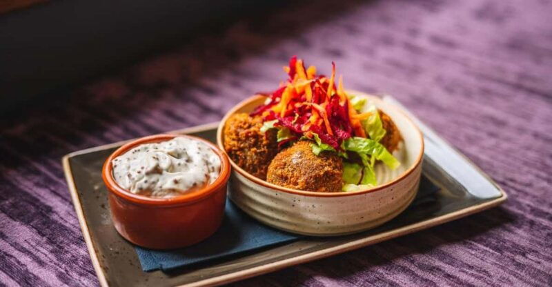 edinburgh-plant-based-food-tours-of-the-old-town