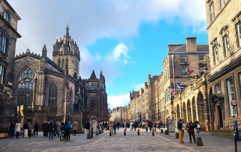 edinburgh-private-guided-tour-in-french-with-clementine