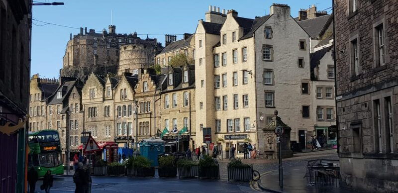 edinburgh-private-guided-tour-in-french-with-clementine