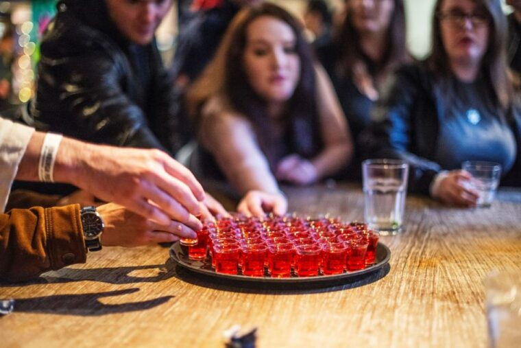 edinburgh-pub-crawl-7-bars-with-6-shots