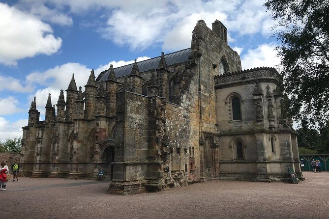 edinburgh-rosslyn-chapel-berwick-private-day-tour-in-luxury-mpv