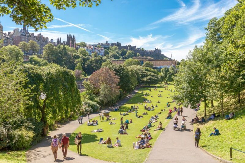 edinburgh-royal-attractions-with-hop-on-hop-off-bus-tours