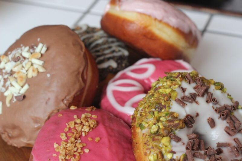edinburgh-royal-mile-donut-tour-with-donut-tastings