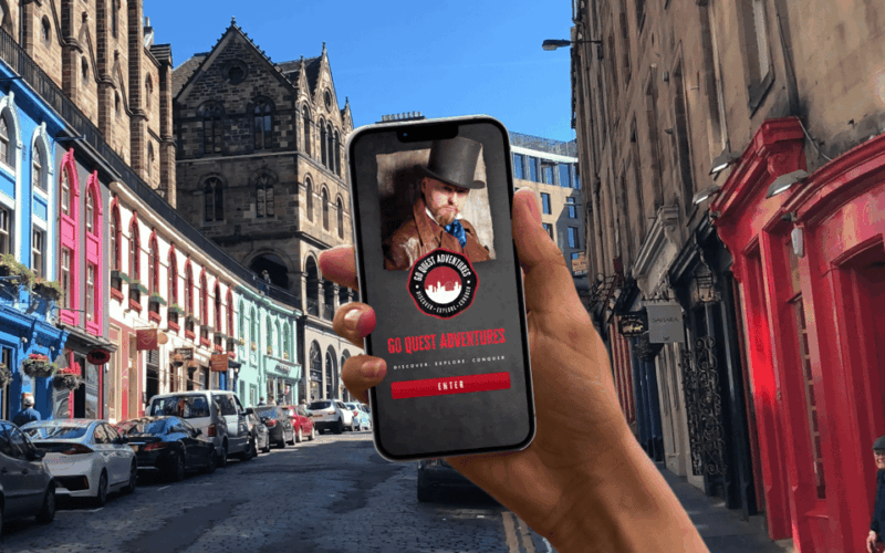 edinburgh-royal-mile-walking-tour-exploration-game