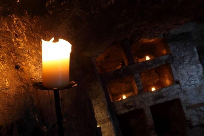 edinburgh-small-group-haunted-underground-vaults-night-tour