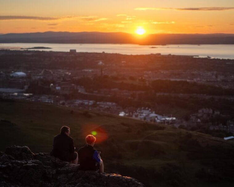 edinburgh-sunset-hike-arthurs-seat-with-mountain-guide
