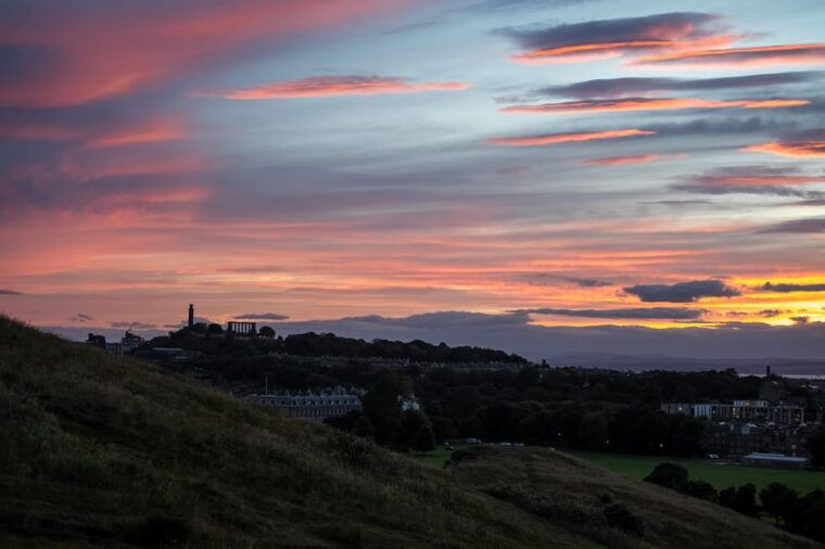 edinburgh-sunset-hike-arthurs-seat-with-mountain-guide
