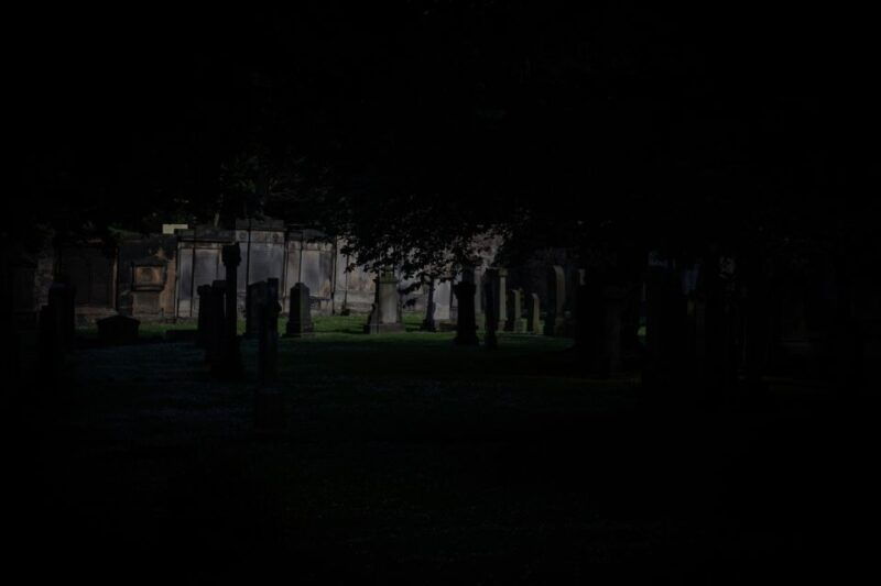 edinburgh-underground-vaults-and-graveyard-evening-tour