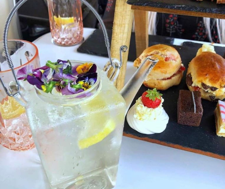 edinburgh-vintage-bus-tour-with-afternoon-tea-or-gin