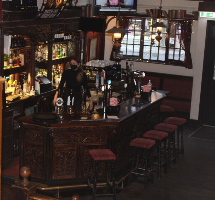 edinburgh-whisky-flight-in-one-of-the-oldest-pubs