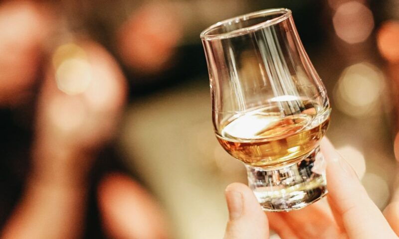 edinburgh-whisky-tasting-with-history-and-storytelling