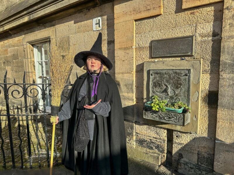 edinburgh-witches-old-town-walking-tour-underground-vault-2