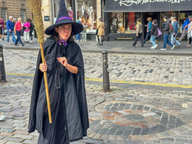 edinburgh-witches-old-town-walking-tour-underground-vault-2