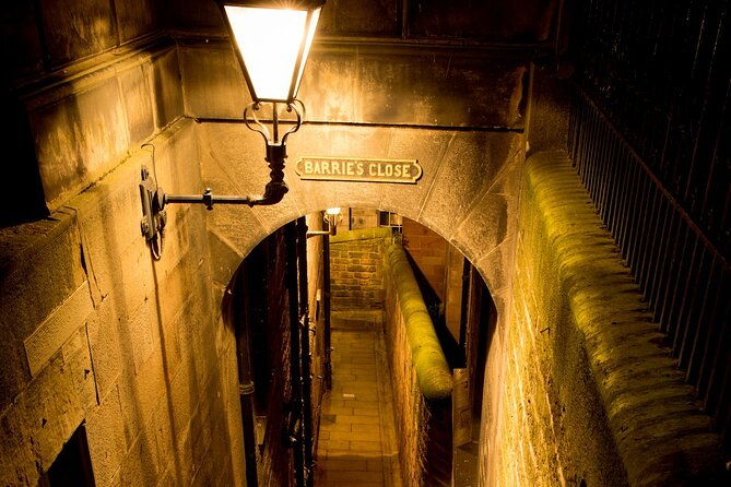 edinburgh-witches-old-town-walking-tour-underground-vault